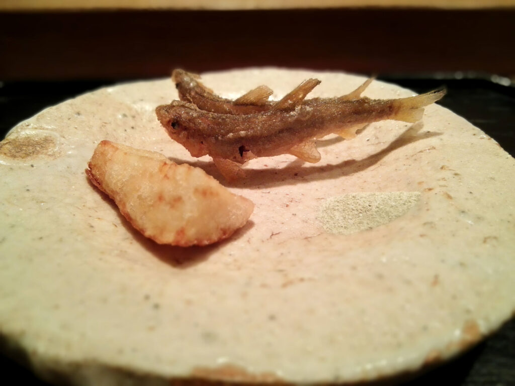 稚鮎と筍の揚げ物
