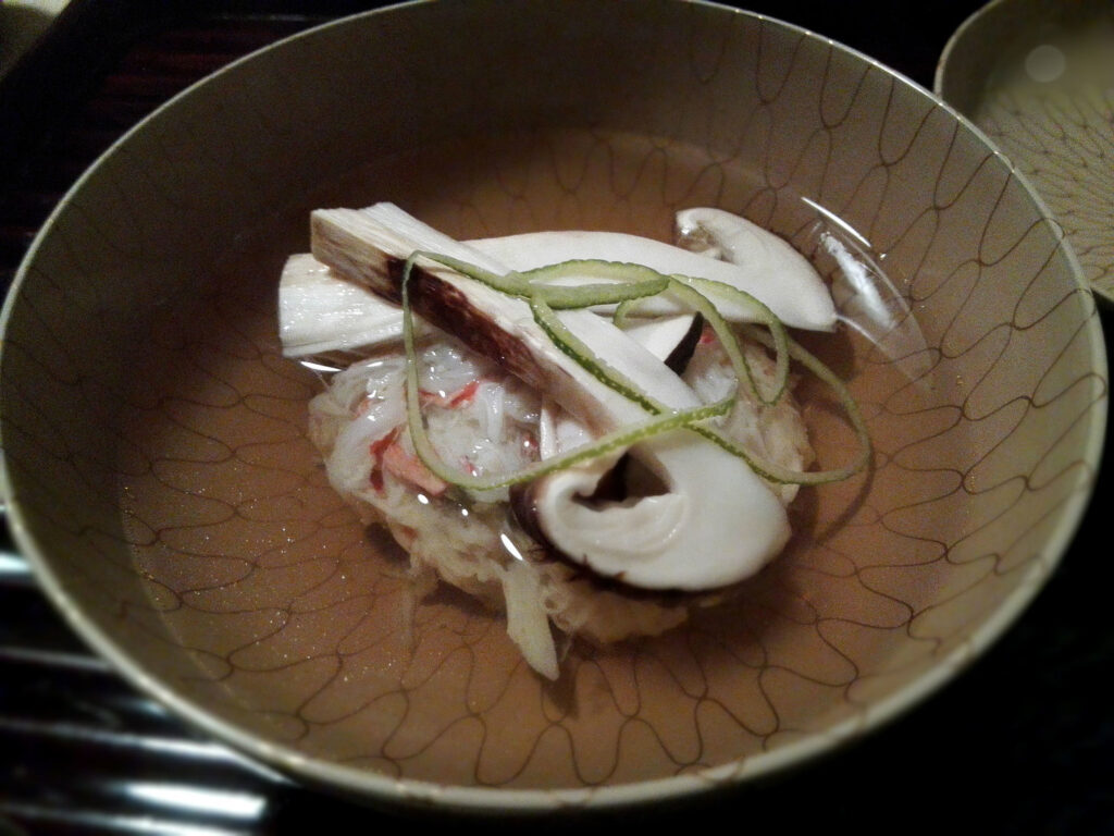 丹波産松茸と蟹真薯の椀