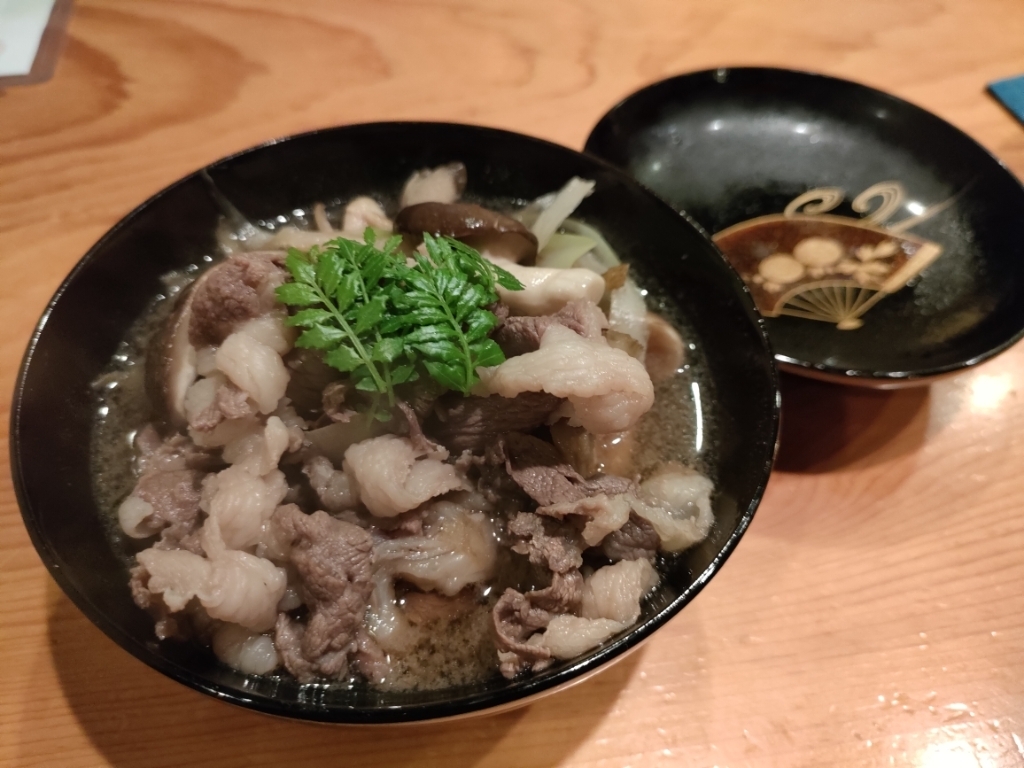 熊肉ときのこの煮物