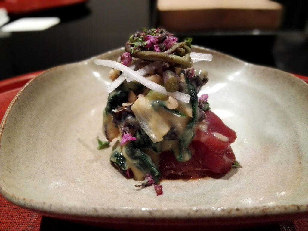 富山メジマグロの漬け、わけぎ、うど、わらび、松の実の酢味噌和え