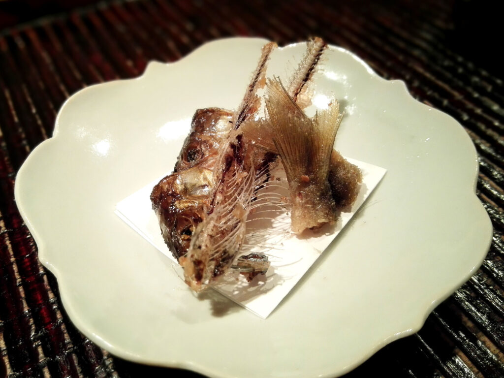 鮎は炭火でふっくらと