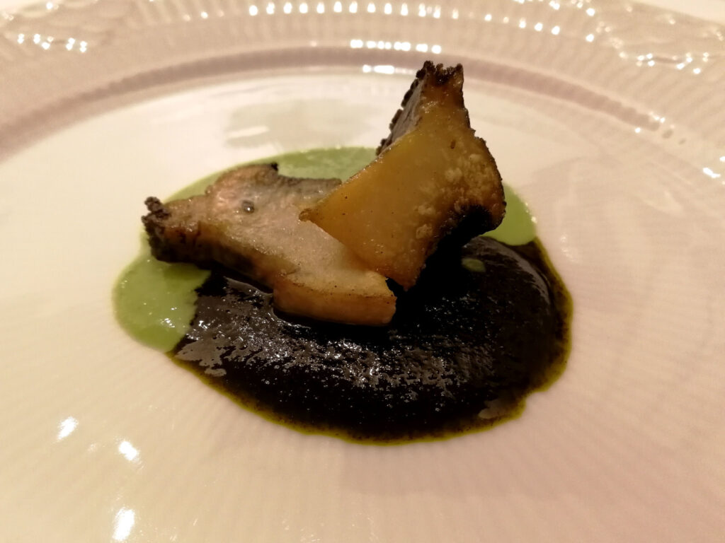 鮑料理:肝ソース仕立て