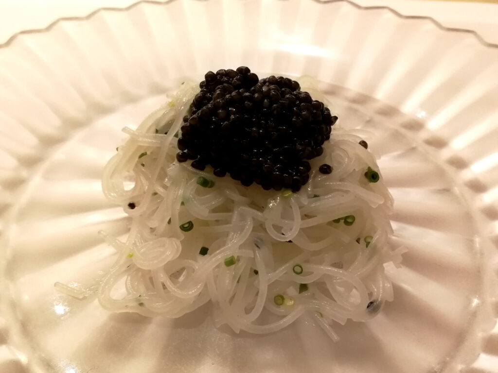 キャビアの冷製ビーフン