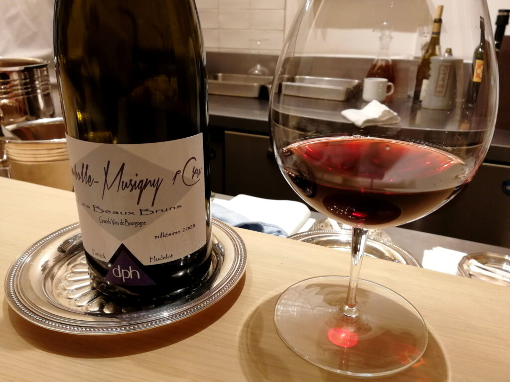 フルタ店内の雰囲気と赤ワイン