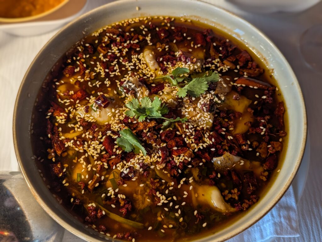 水煮魚。白身魚を唐辛子と花椒で煮込んだ四川の代表料理