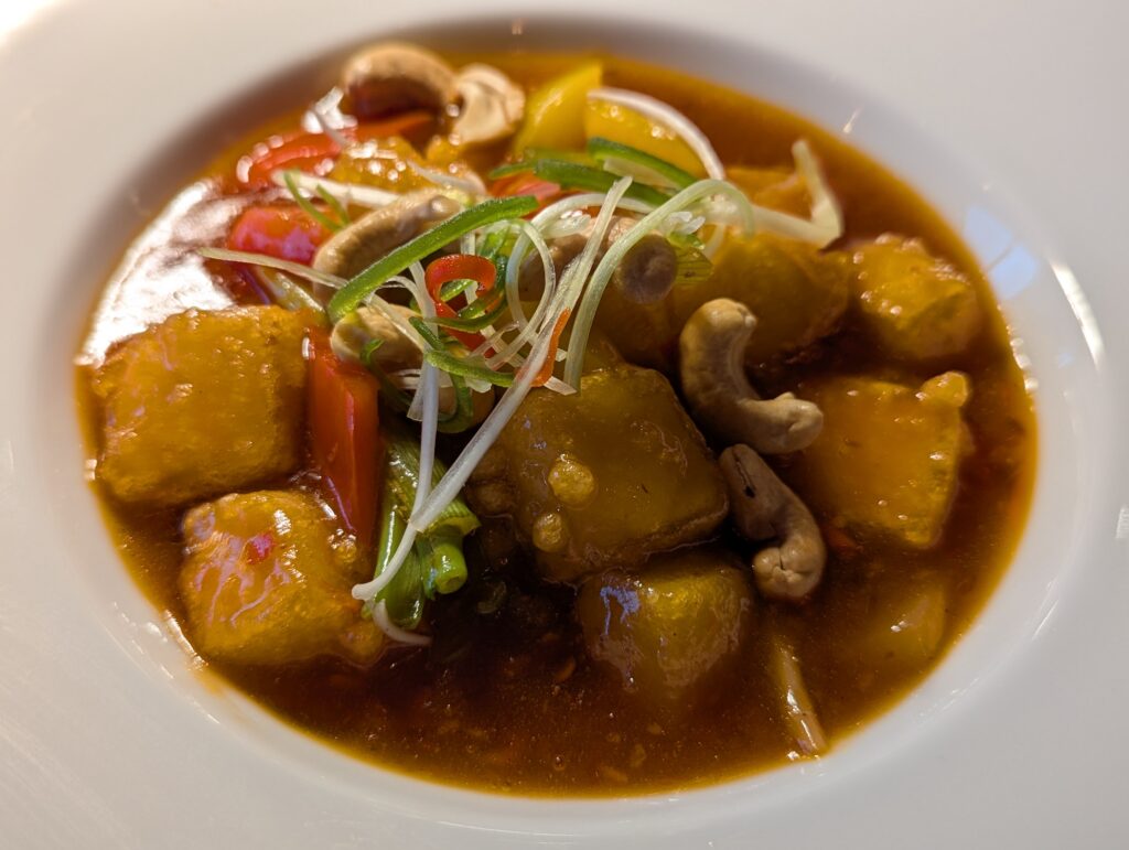 鶏肉とカシューナッツの甘酢炒め